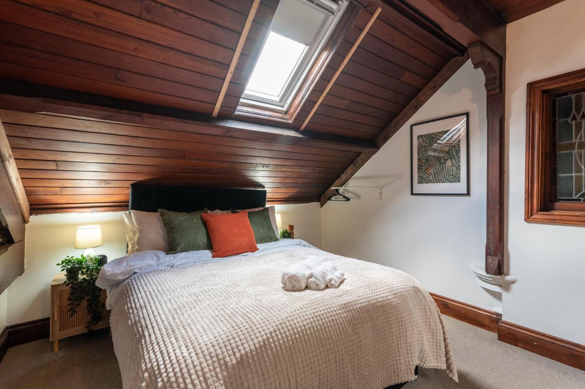 Madison House - Converted Church 5 Bed Pontypool Exterior photo