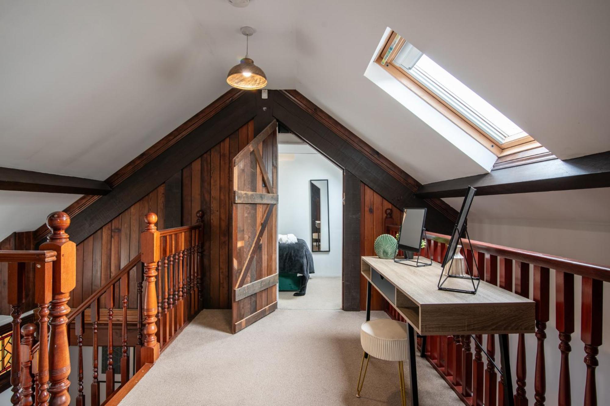 Madison House - Converted Church 5 Bed Pontypool Exterior photo