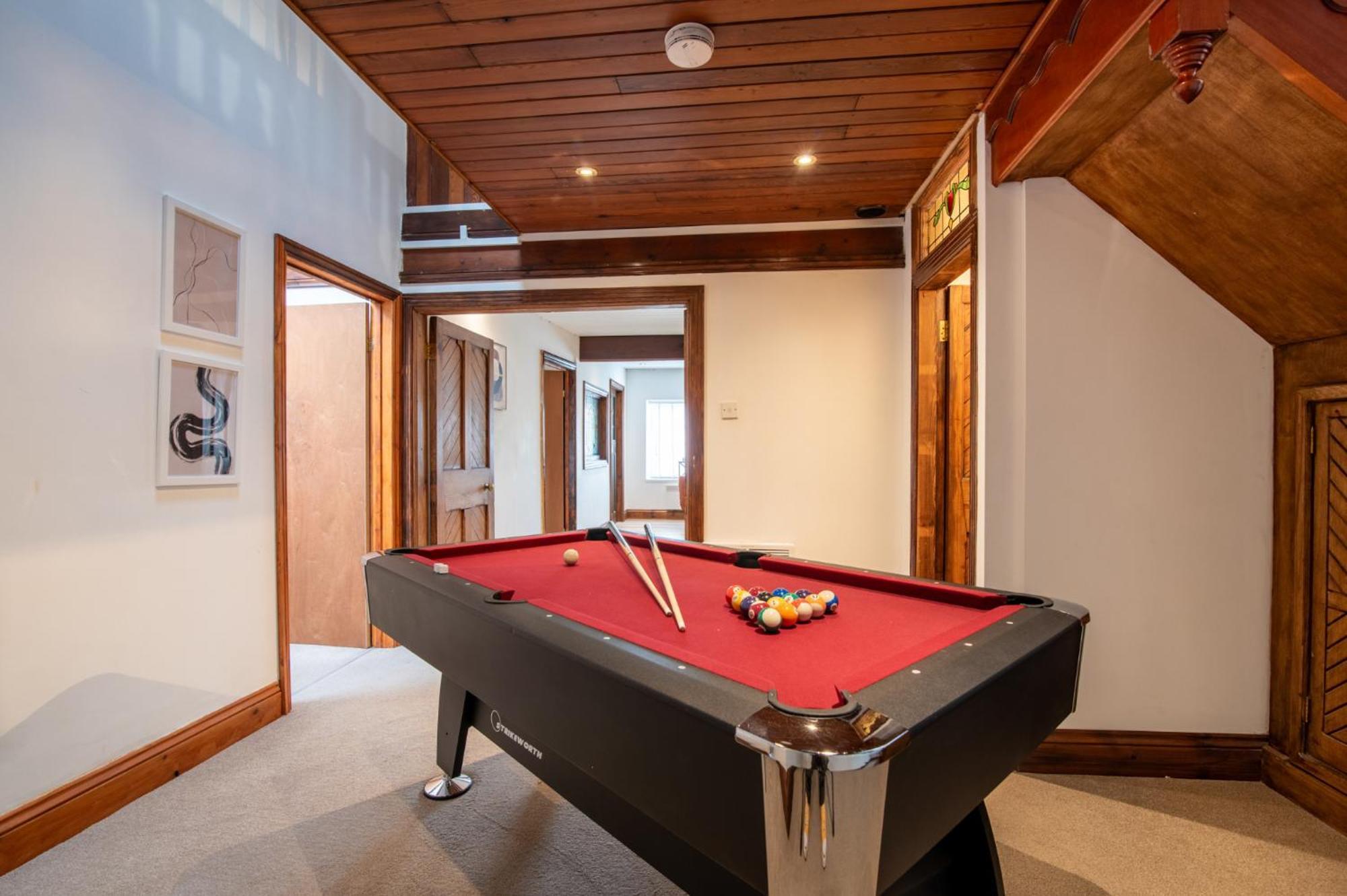 Madison House - Converted Church 5 Bed Pontypool Exterior photo