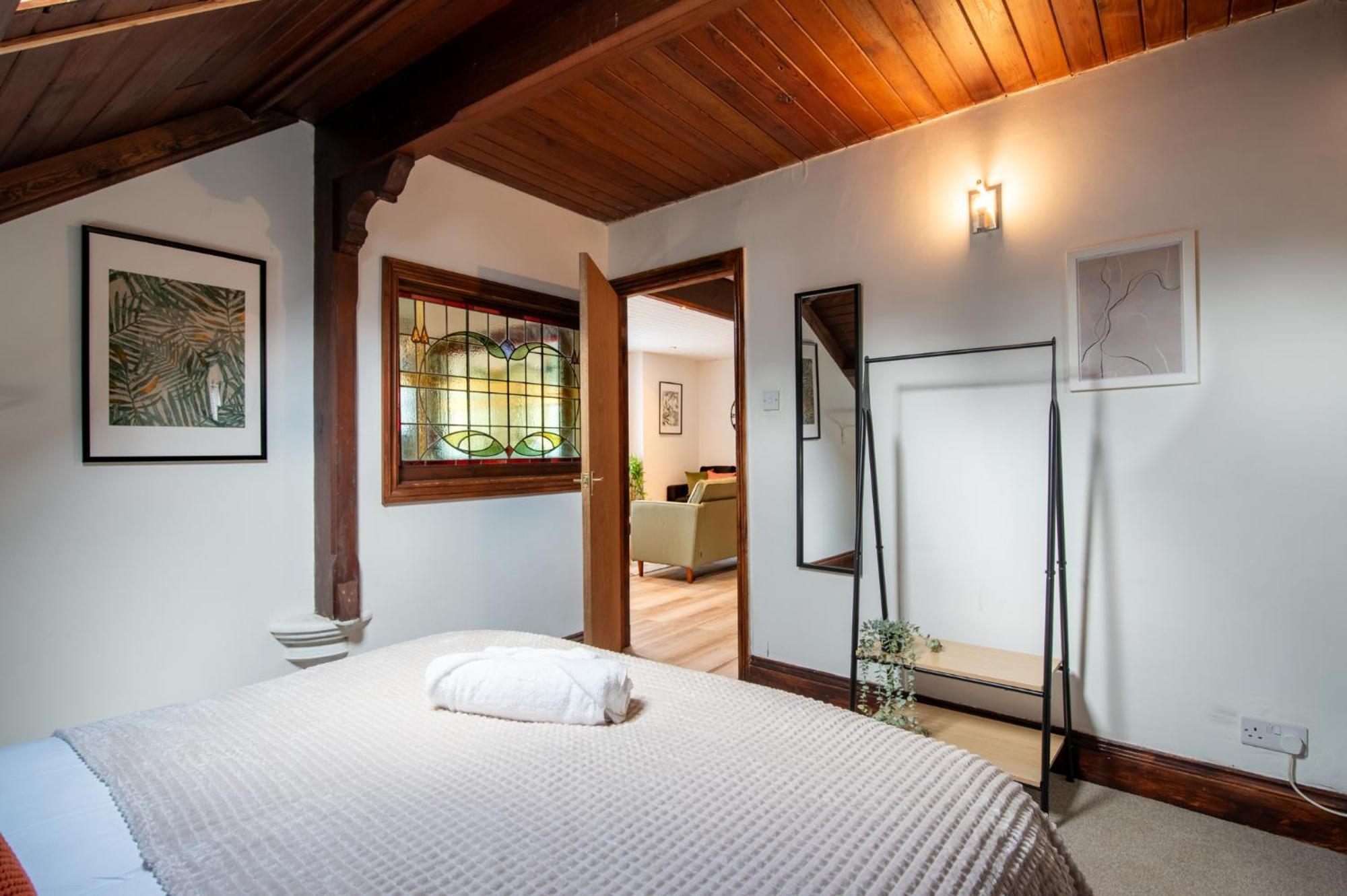 Madison House - Converted Church 5 Bed Pontypool Exterior photo