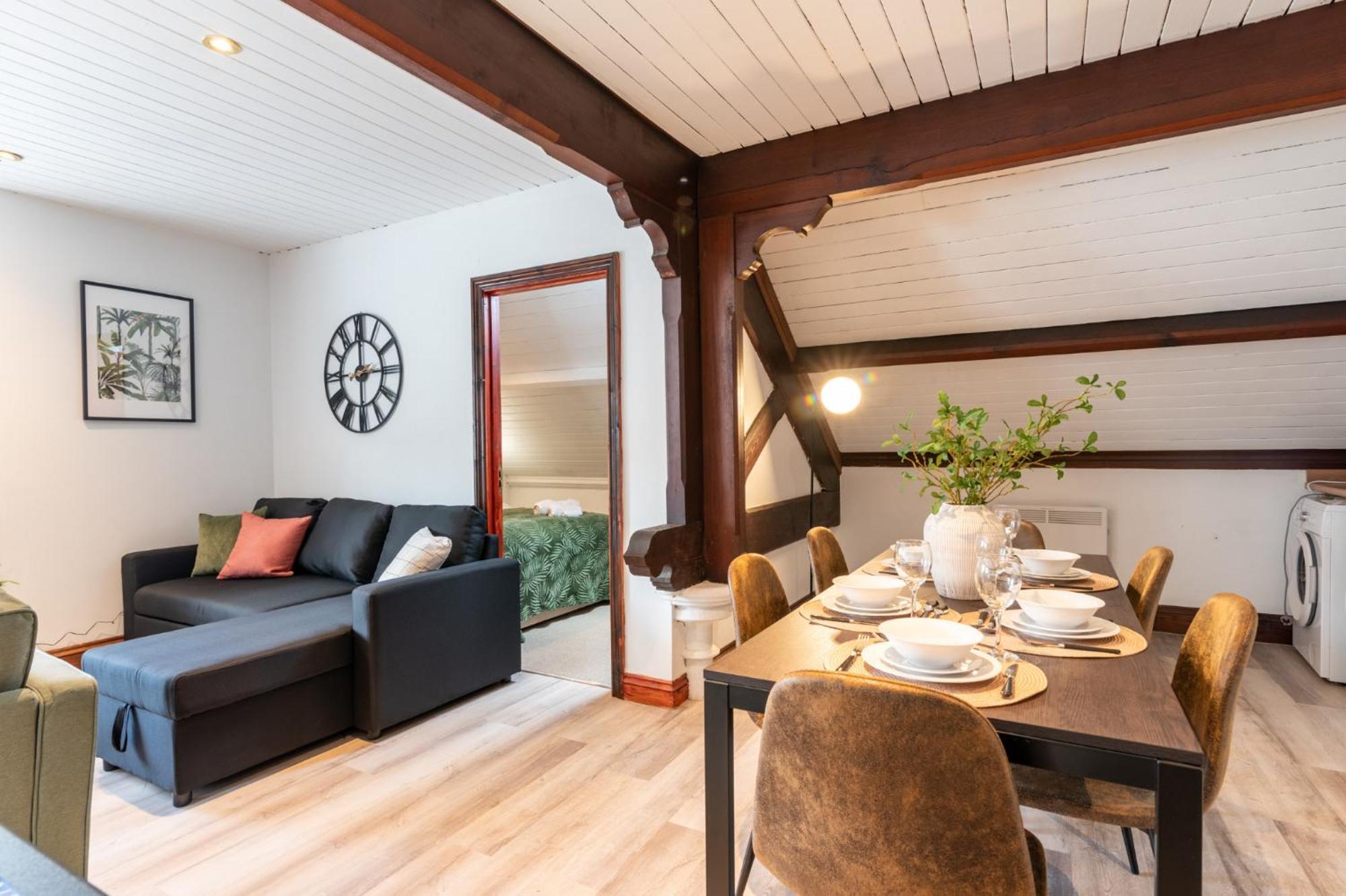 Madison House - Converted Church 5 Bed Pontypool Exterior photo