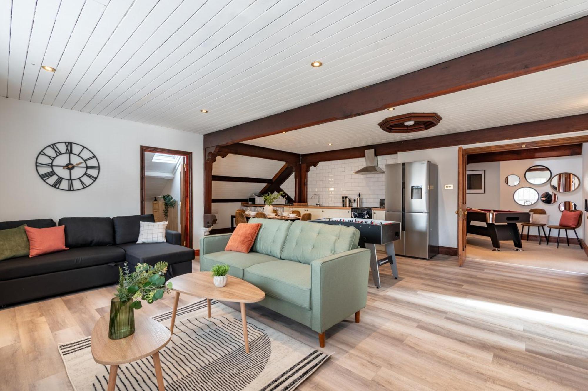 Madison House - Converted Church 5 Bed Pontypool Exterior photo